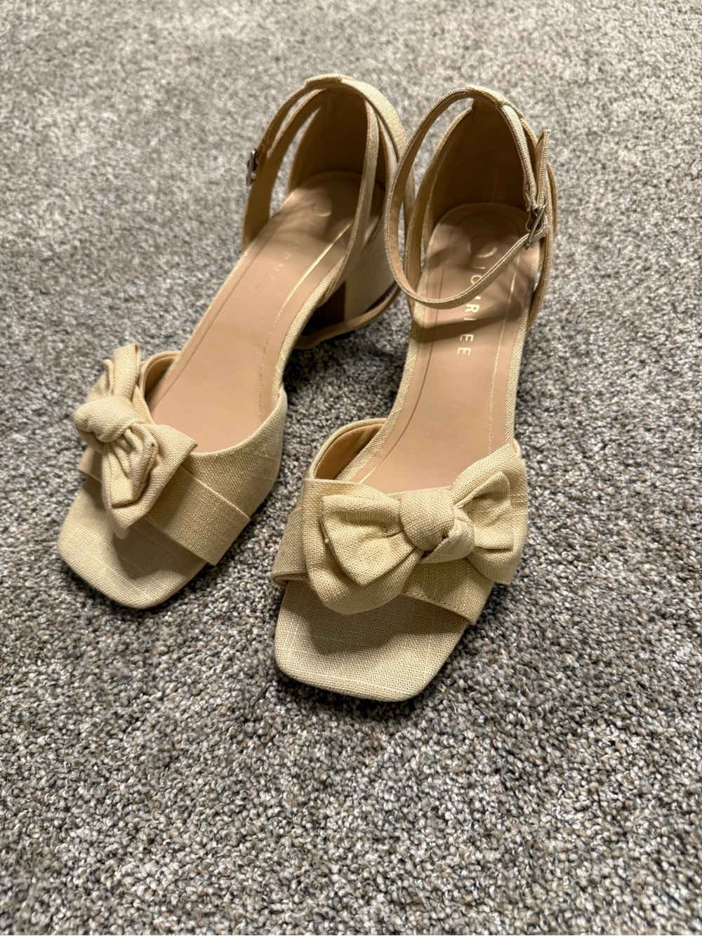 Never worn! Journee Beige Bow-Front Ankle Strap Sandals - Women - size 8.5 wide